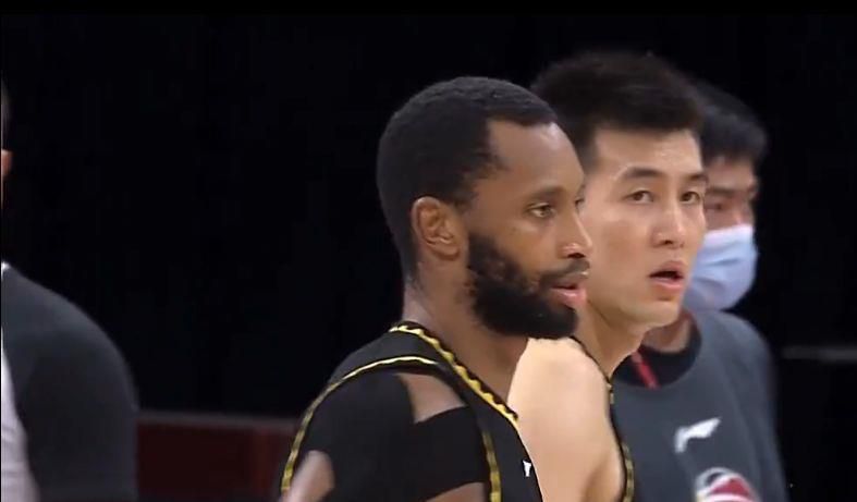 日日狠狠久久偷偷四色综合免费